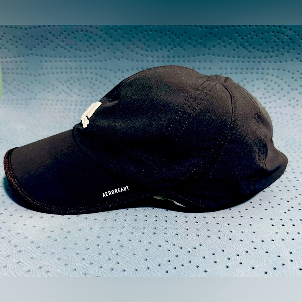 Adidas black cap man OS excellent condition